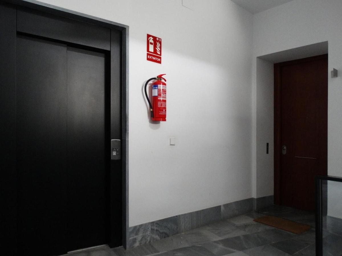 Ry Aparcamiento Incluido Junto A Catedral Ideal Parejas Σεβίλλη Εξωτερικό φωτογραφία